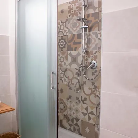 Allyoucantrip - La Nova Guest house